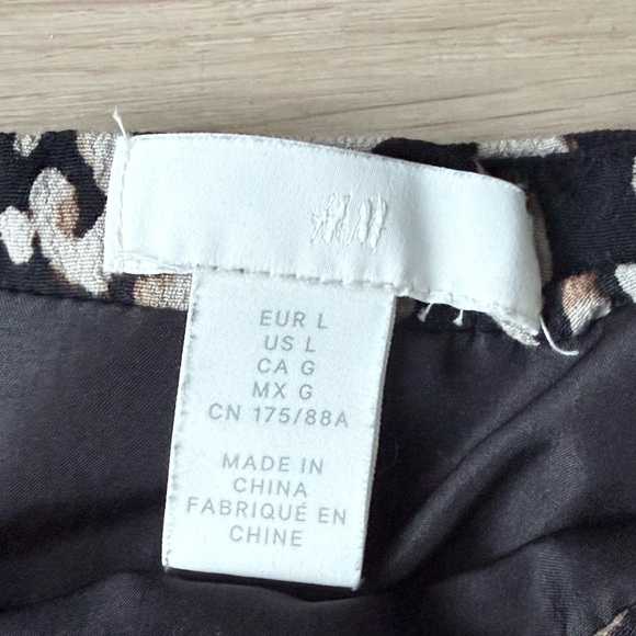 H&M Black and White Animal Print Mini Skirt - Picture 4 of 6